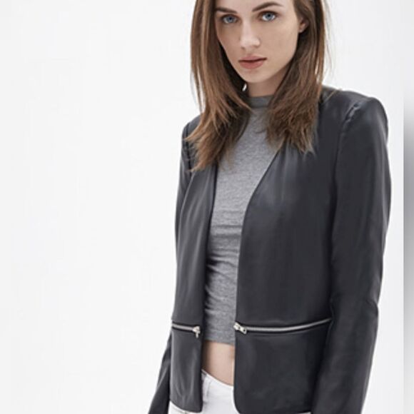 Forever 21 Moto Jacket Vegan Leather Cropped Black Silver Zippers Size S - Picture 2 of 10